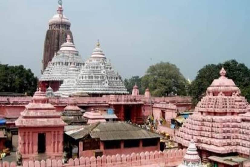 এই ঘটনায় ধর্মীয় ভাবাবেগে আঘাত হওয়ায় শ্রদ্ধালুদের মনে তীব্র ক্ষোভের সঞঅচার হয়৷ সোমবার চিফ সেক্রেটারি পুরীর মন্দিরে আসেন৷ জগন্নাথ মন্দিরের পুলিশ রাত একটা নাগাদ এক ব্যক্তিকে ইতঃস্তত ঘুরতে দেখে কিন্তু কোনওভাবে তিনি আটকে পড়েছেন ভেবে কোনওরকম সন্দেহ না করেই তাকে ছেড়ে দেয়৷ জগন্নাথ টেম্পল পুলিশ ওড়িশা পুলিশের অংশ নয়৷ তারা শ্রী জগন্নাথ টেম্পল অ্যাডমিনিসট্রেশনের অন্তর্গত৷ যারা সে সময় কর্মরত ছিল তাদের শোকজ করা হয়েছে৷