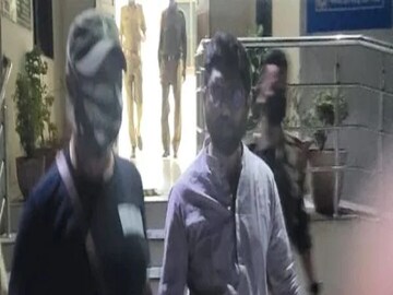 গ্রেফতার জিগনেশ মেভানি