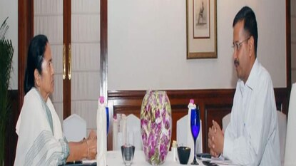 মমতা বন্দ্যোপাধ্যায়-অরবিন্দ কেজরিওয়াল বৈঠক মমতা বন্দ্যোপাধ্যায়-অরবিন্দ কেজরিওয়াল বৈঠক