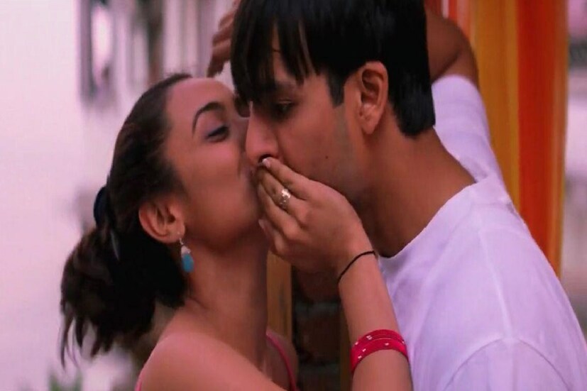 ২০০২ সাল। হঠাৎ করেই সকলের মুখে মুখে ঘুরতে থাকে গানের লাইন 'হাসতি রহি তু হাসতি রহে'। এই বছরই মুক্তি পায় বিবেক ওবেরয় ও রানি মুখোপাধ্যায় অভিনীত ছবি 'সাথিয়া'। photo source collected