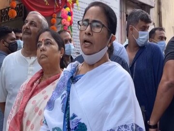 কালীঘাটে মমতা