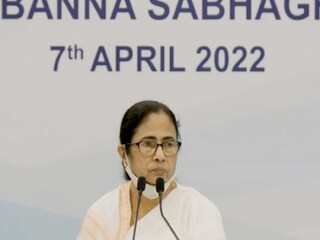 নবান্নে সাংবাদিক বৈঠকে মমতা।