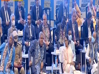 বিশ্ববঙ্গ বাণিজ্য সম্মেলনের মঞ্চে মুখ্যমন্ত্রী ও রাজ্যপাল৷ 