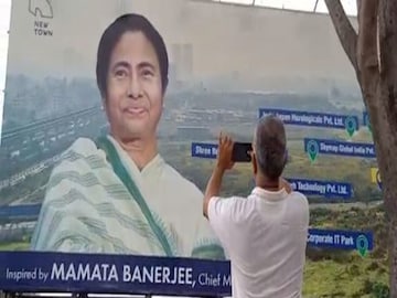 সিলিকন ভ্যালির প্রস্তাবিত এলাকার বাইরে দিলীপ ঘোষ৷ 