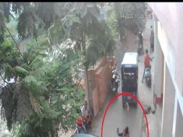সর্বনাশা ফোনেই দুর্ঘটনা 