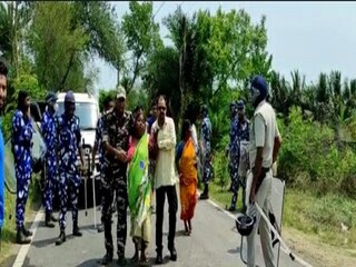 পরিস্থিতি সামাল দিতে এলাকায় যায় বিশাল পুলিশ বাহিনী৷ 