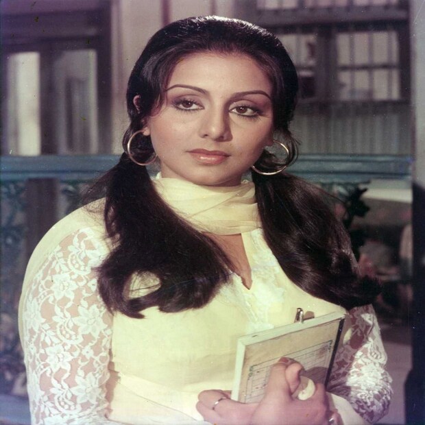 নীতুর কাছে বয়স যেন একটা সংখ্যা মাত্র! আর বয়সটা তাঁর সৌন্দর্যের ক্ষেত্রে এতটুকু বাধা হয়ে দাঁড়ায়নি। বরং তাঁর সৌন্দর্য দেখে মনে হয়, অভিনেত্রী যেন বয়সকেও হারিয়ে দিয়েছেন। নীতুর বয়স ৬৩ হলেও তাঁকে আরও ১০-১৫ বছরের ছোট বলে মনে হয়।