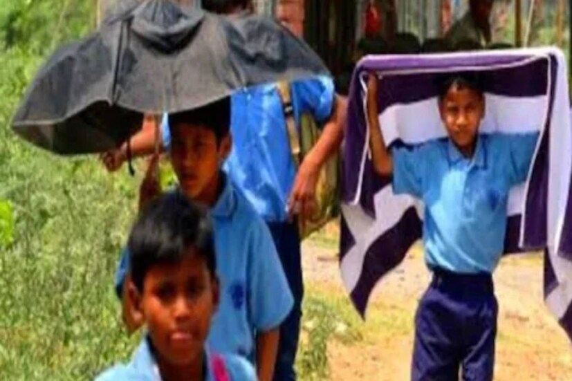 দু’ বছর অনলাইনে ক্লাস হওয়ার পর ফের অফলাইন ক্লাস শুরু হয়েছে৷ নতুন করে পুরনো অভ্যাসে ফিরে যেতে তাদের কিছুটা হোঁচট খেতেই হচ্ছে৷ তার উপর তপ্ত বৈশাখের তীব্র তাপপ্রবাহ চলছে৷ কীভাবে সুস্থ রাখবেন শিশুসন্তানকে? রইল টিপস৷