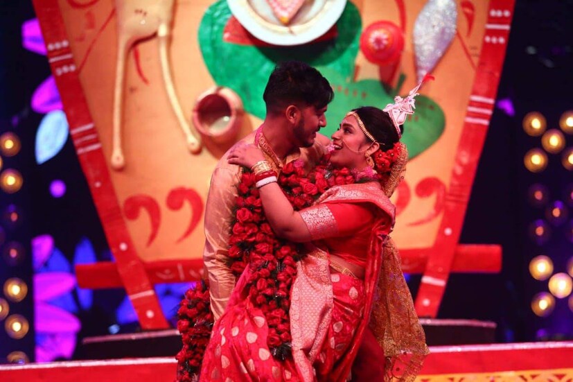 বিয়ে তথা দাম্পত্যের নানা খুঁটিনাটি এই জুটি শেয়ার করলেন এই শো-এর মঞ্চে দাঁড়িয়ে।