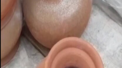 মাটির কুঁজো বা কলসি সম্বন্ধে বর্তমান তরুণ প্রজন্মের অনেকেরই ধারণা নেই মাটির কুঁজো বা কলসি সম্বন্ধে বর্তমান তরুণ প্রজন্মের অনেকেরই ধারণা নেই