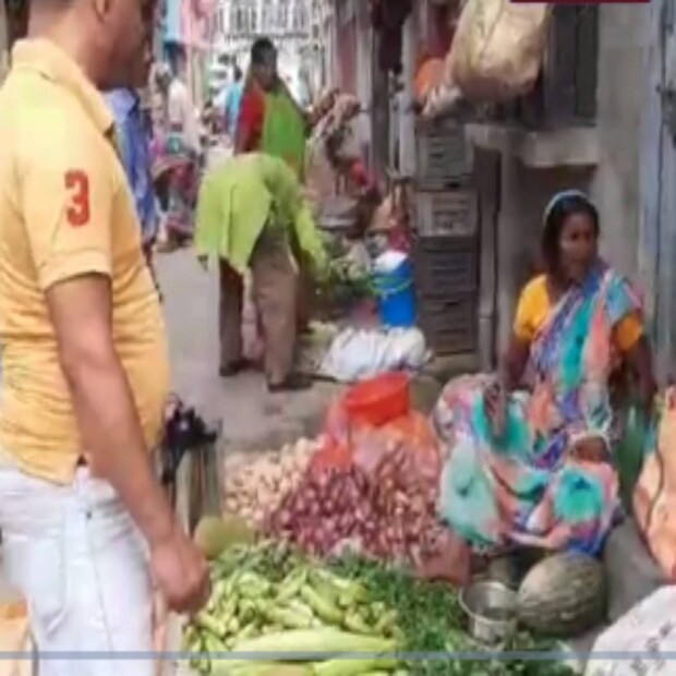 কুঁদরি: প্রতি কিলো ২০ টাকা গাঁটি কচু: ২০ টাকা কিলো কাঁকরোল: ৩০ টাকা কিলো ঝিঙা: ৬০ টাকা কিলো ঢ্যাঁড়স: প্রতি কিলো ৫০ টাকা কুমড়ো: প্রতি কিলো ৪০ টাকা লাউ: প্রতি কিলো ৩০ টাকা টমেটো: প্রতি কিলো ৮০ টাকা