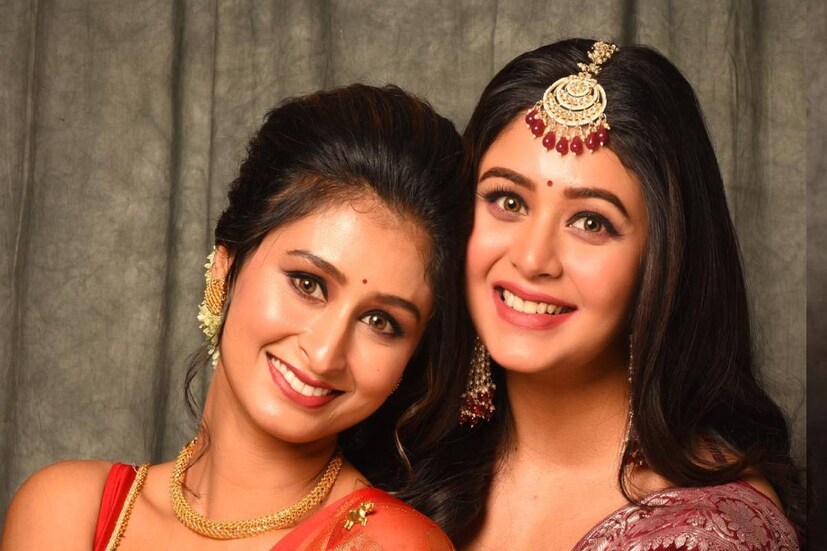 কিছু বাংলা ছবিতে অভিনয় করেছেন চিত্রাঙ্গদা৷ তাঁর স্বামী সম্বিত পেশায় পারকশনিস্ট৷ পরিচালক শতরূপাও সামাজিক মাধ্যমে মজার পদ্য লিখে মেয়েকে বিবাহিত জীবনের জন্য শুভেচ্ছা জানিয়েছেন৷