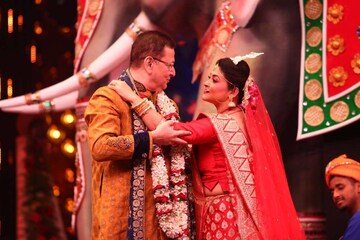 রিয়্যালিটি শো-এ একে অন্যের আলিঙ্গনে নিজেদের সঁপে দিলেন ভরত ও জয়শ্রী, দেখুন ছবি
