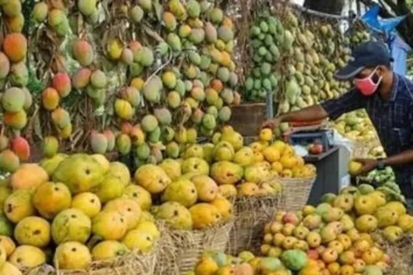 আমে আছে বিটা ক্যারোটিন৷ এই অ্যান্টিঅক্সিড্যান্টের ফলে ক্যানসারের আশঙ্কা কমে যায় অনেকটাই৷
