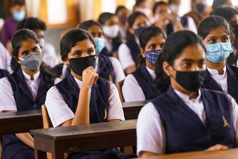 ক্রমশ উত্তরপত্র দেখার মানদণ্ড ও মাপকাঠি বদলেছে৷ কোনও এক সময় ৬০ শতাংশ নম্বর বা প্রথম শ্রেণীর গুণগত মানের নম্বরকে অনেক বেশি প্রাধান্য ও গুরুত্ব দেওয়া হত৷