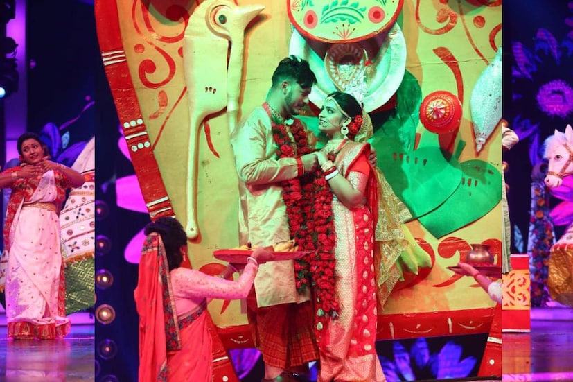 রাজার কথায়, টোপরের দুপাশে ঝুলে থাকা শোলার কদমফুল তাঁর একদম ভাল লাগে না।