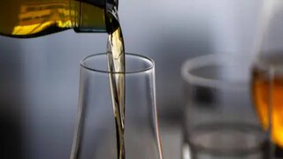 এমনও পরিস্থিতি হয় যে অ্যালকোহল ছাড়া কোনও একটি দিন যেন শূন্য, অর্থহীন বলে মনে হয় এমনও পরিস্থিতি হয় যে অ্যালকোহল ছাড়া কোনও একটি দিন যেন শূন্য, অর্থহীন বলে মনে হয়