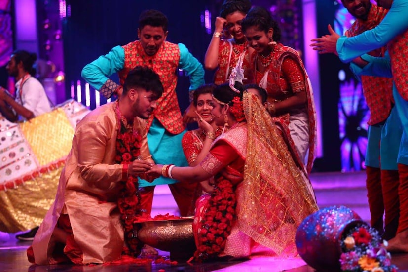 সামাজিক মাধ্যমে তাঁদের পোস্ট ভেসে যায় অনুরাগীদের উচ্ছ্বাসে।