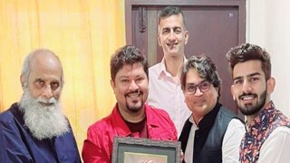 কে ভি বিজয়েন্দ্র প্রসাদ, রাম কমল মুখোপাধ্যায়, সুজয় কুট্টি, শৈলেন্দ্র কুমার, সূর্য শর্মা (বাঁ দিক থেকে) কে ভি বিজয়েন্দ্র প্রসাদ, রাম কমল মুখোপাধ্যায়, সুজয় কুট্টি, শৈলেন্দ্র কুমার, সূর্য শর্মা (বাঁ দিক থেকে)