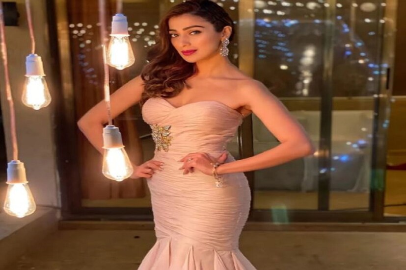 রাই লক্ষ্মীর ছবিতে ৬১ হাজারের বিশে লাইক এসে গেছে৷ তাঁর ইনস্টাগ্রাম অ্যাকাউন্টে ৫.১ মিলিয়ন ফলোয়ার্স রয়েছে৷ তাই ফটো ও ভিডিও ভাইরাল হয়েছে৷   (Images credit- Raai Laxmi instagram)