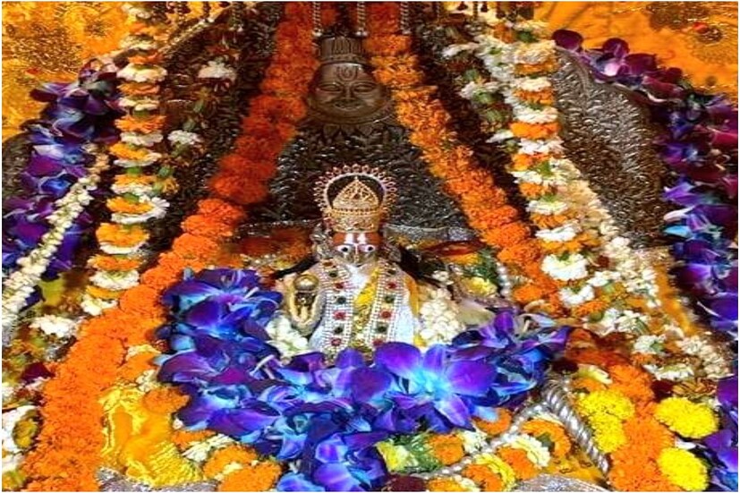 *রাম জন্মভূমি অযোধ্যায় প্রথমবার পালিত হল রামনবমী। রবিবার রামনবমীর পুজো উপলক্ষ্যে মন্দির তৈরি করে পুজোর আয়োজন করা হয়েছিল। শ্রী রাম জন্মভূমি তীর্থক্ষেত্র ট্যুইট করে পুজোর ছবি প্রকাশ করে। দেখুন সেই ছবি... (Image: Twitter/Shri Ram Janmbhoomi Teerth Kshetra)