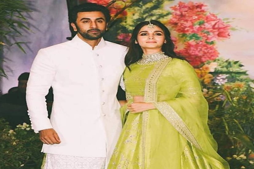 শুরু হয়ে গিয়েছে বিয়ের অনুষ্ঠান৷ আর দুদিন পরেই আলিয়া-রণবীর দম্পতি৷ তার আগে দেখে নেওয়া যাক প্রেমিক-প্রেমিকা হিসাবে তাঁদের শেষ কিছু ছবি৷