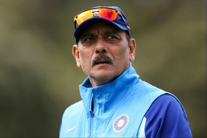 শাস্ত্রী এ ছাড়াও বলেন এই পরামর্শ শুধু কোহলিকে নয় এরকম ভাবে ফর্মের জন্য লড়ছেন তাঁদেরও দিয়েছেন৷ ভারতে খেলার সময় এই স্টার ক্রিকেটাররা ব্রেক নেওয়ার বদলে এখন ব্রেক নেওয়া ভাল হবে৷ শাস্ত্রি আরও বলেন, ‘‘আপনি ১৪-১৫ বছর খেলছেন৷ বিরাটই শুধু নয়৷ আমি অন্য ক্রিকেটারদেরও এই কথা বোঝাব৷ যদি আপনি লম্বা খেলতে চান, যদি ভারতের জন্য খেলতে চান তাহলে এই রেখা টানতেই হবে যেখানে আপনি ব্রেক নিতে চাইবেন৷ আদর্শ ব্রেকের সময় তখন হবে যখন ভারতের খেলা থাকবে না৷ ’’