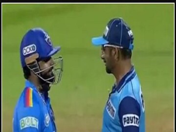  IPL 2022: Rishabh Pant argues with on field umpires (PC-Addicric twitter)