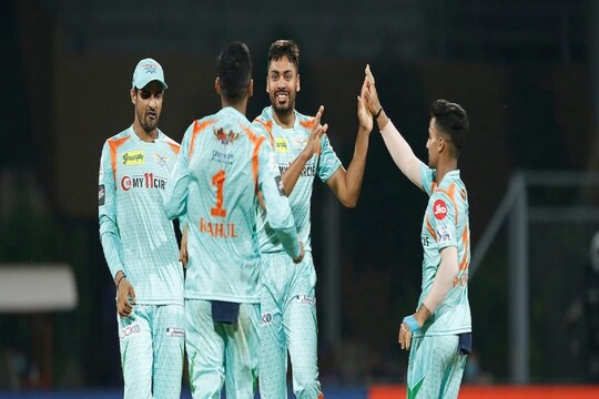 বল হাতে দুরন্ত পারফরম্যান্স আবেশ খানের নিলেন চার উইকেট