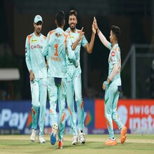 আবেশ খান, জেসন হোল্ডারের বোলিং জুটিতে অস্তমিত হায়দারাবাদের সূর্য আবেশ খান, জেসন হোল্ডারের বোলিং জুটিতে অস্তমিত হায়দারাবাদের সূর্য