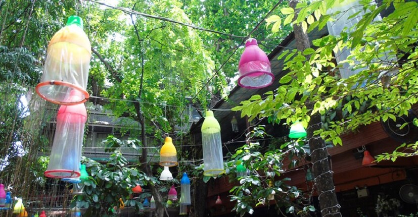 এখানে আপনি পাবেন, কন্ডোম জুস, কন্ডোম আইসক্রিম, কন্ডোমের নামের সঙ্গে খাবারের নাম জুড়ে পরিবেশন করা হয়। photo source Instagram 