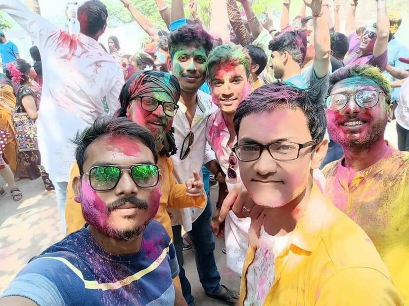 নিজেকে তিনি জুনিয়র আমির খান নামেই পরিচয় দেন।  photo source Facebook