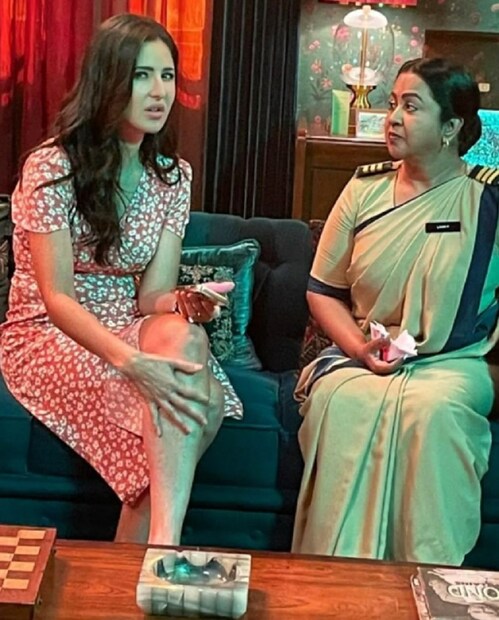 বয়সে ভিকি কৌশল ক্যাটরিনার থেকে প্রায় ৬ বছরের ছোট। তবে ধুমধাম করে রাজস্থানে বিয়ে সেরেছেন তাঁরা। বিয়ের পর হানিমুনেও গিয়েছেন। কিন্তু হঠাৎ ক্যাটরিনার বাড়িতে পুলিশি হানা কেন? photo source Instagram 