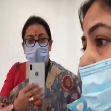 বিমানের মধ্যে এ কী পরিস্থিতিতে পড়লেন স্মৃতি ইরানি! তুমুল বিতর্ক, ভাইরাল ভিডিও বিমানের মধ্যে এ কী পরিস্থিতিতে পড়লেন স্মৃতি ইরানি! তুমুল বিতর্ক, ভাইরাল ভিডিও