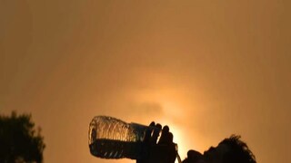 নির্দিষ্ট সময়ের আগেই রাজ্য ঢুকে পড়েছিল বর্ষা৷ সময় মতো বর্ষা আসবে ভেবে স্বস্তি পেয়েছিলেন কলকাতা সহ দক্ষিণবঙ্গের বাসিন্দারাও৷ কিন্তু উত্তরবঙ্গে এসেই যেন থমকে গিয়েছে মৌসুমী বায়ু৷ নির্দিষ্ট সময়ের আগেই রাজ্য ঢুকে পড়েছিল বর্ষা৷ সময় মতো বর্ষা আসবে ভেবে স্বস্তি পেয়েছিলেন কলকাতা সহ দক্ষিণবঙ্গের বাসিন্দারাও৷ কিন্তু উত্তরবঙ্গে এসেই যেন থমকে গিয়েছে মৌসুমী বায়ু৷