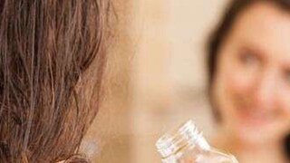 অকালে পেকে যাচ্ছে চুল? সরষের তেলের সঙ্গে এই উপাদান মেলালেই কেল্লা ফতে! অকালে পেকে যাচ্ছে চুল? সরষের তেলের সঙ্গে এই উপাদান মেলালেই কেল্লা ফতে!