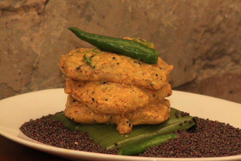 তাজ বেঙ্গলের সোনারগাঁওতে (Taj Bnegal Sonargaon) নিরামিষ,আমিষ থালির সঙ্গে রয়েছে সি-ফুড থালিও। নিরামিষের মধ্যে আছে তাওয়া মোচা কাবাব, বেগুনি, পোস্তেোবাটা, কড়াইশুটি দিয়ে মুগডাল, এচোড়ের কোর্মা, ভাপা ছানার মুঠিয়া, ফুলকপির রোস্ট। নিরামিষ থালির দাম ২৫০০ টাকা। 