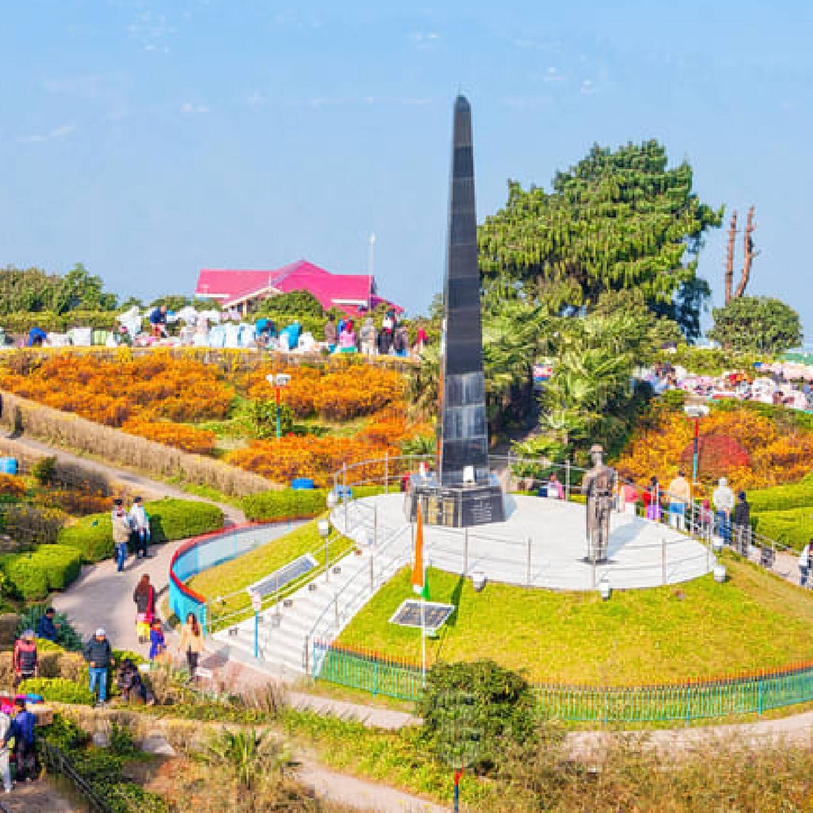 বাতাসিয়া লুপ। দার্জিলিংয়ে পর্যটকদের অন্যতম প্রিয় জায়গা। 