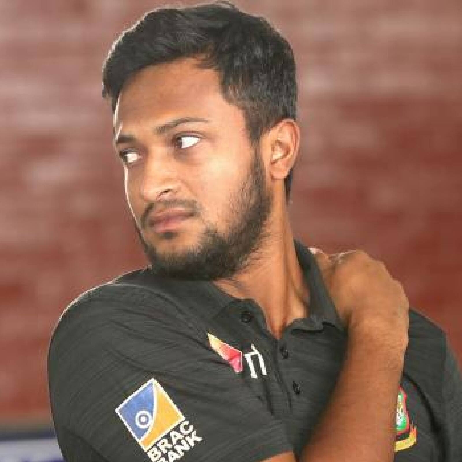 শাকিবের শাশুড়ি দীর্ঘদিন ধরে ক্যান্সারে আক্রান্ত ছিলেন। চিকিত্সা চলছিল তাঁর। শুক্রবার রাতে প্রয়াত হন তিনি।