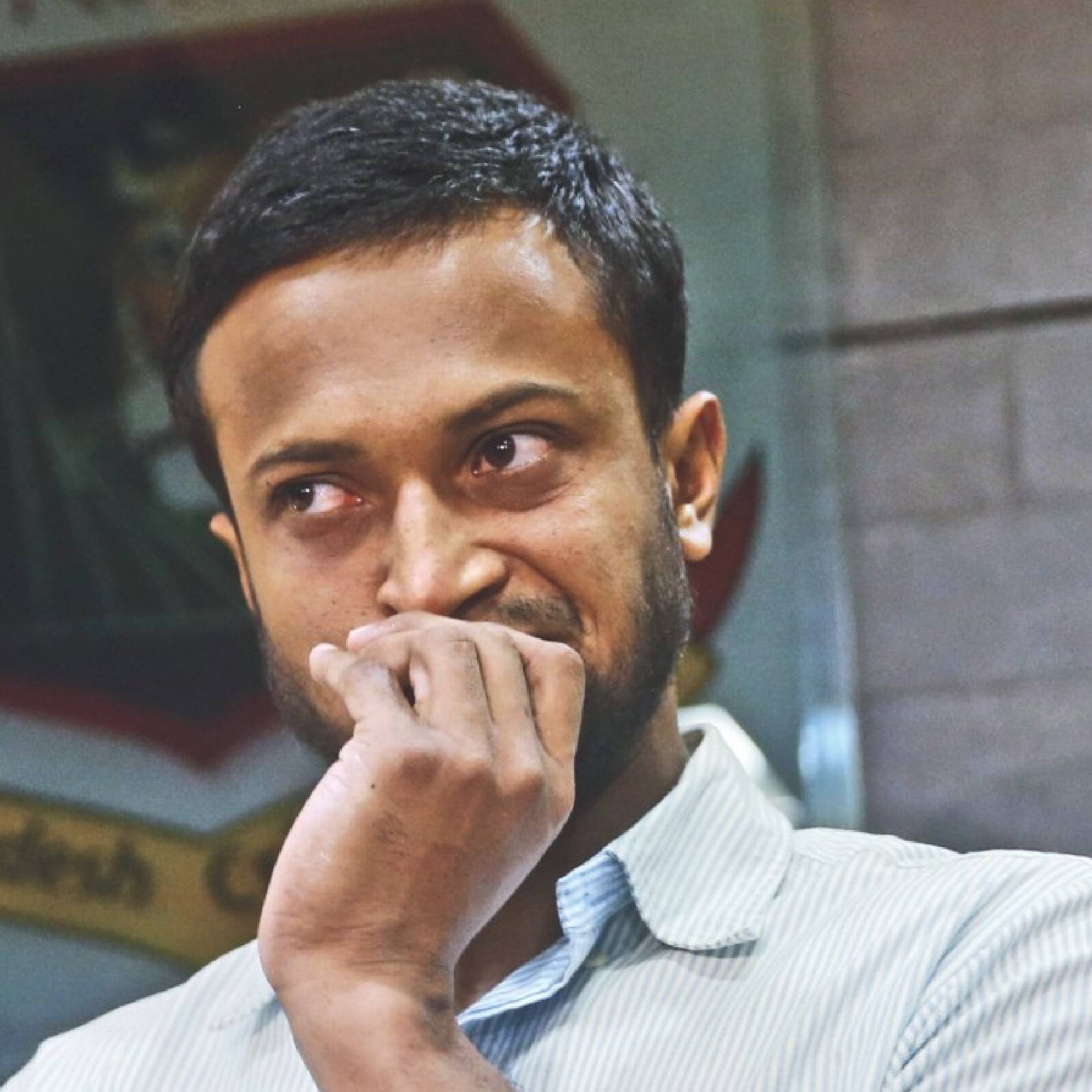 শাকিব এই মুহূর্তে বাংলাদেশে নেই। তিনি ব্রিটেনে গিয়েছেন বড় মেয়ের সঙ্গে।