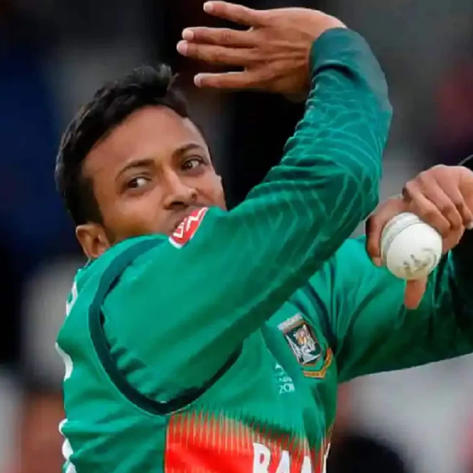 মেয়ে আলায়নার স্কুল খুলে যাওয়ায় শাকিবকে ব্রিটেনে যেতে হয়েছিল কিছুদিন আগেই।