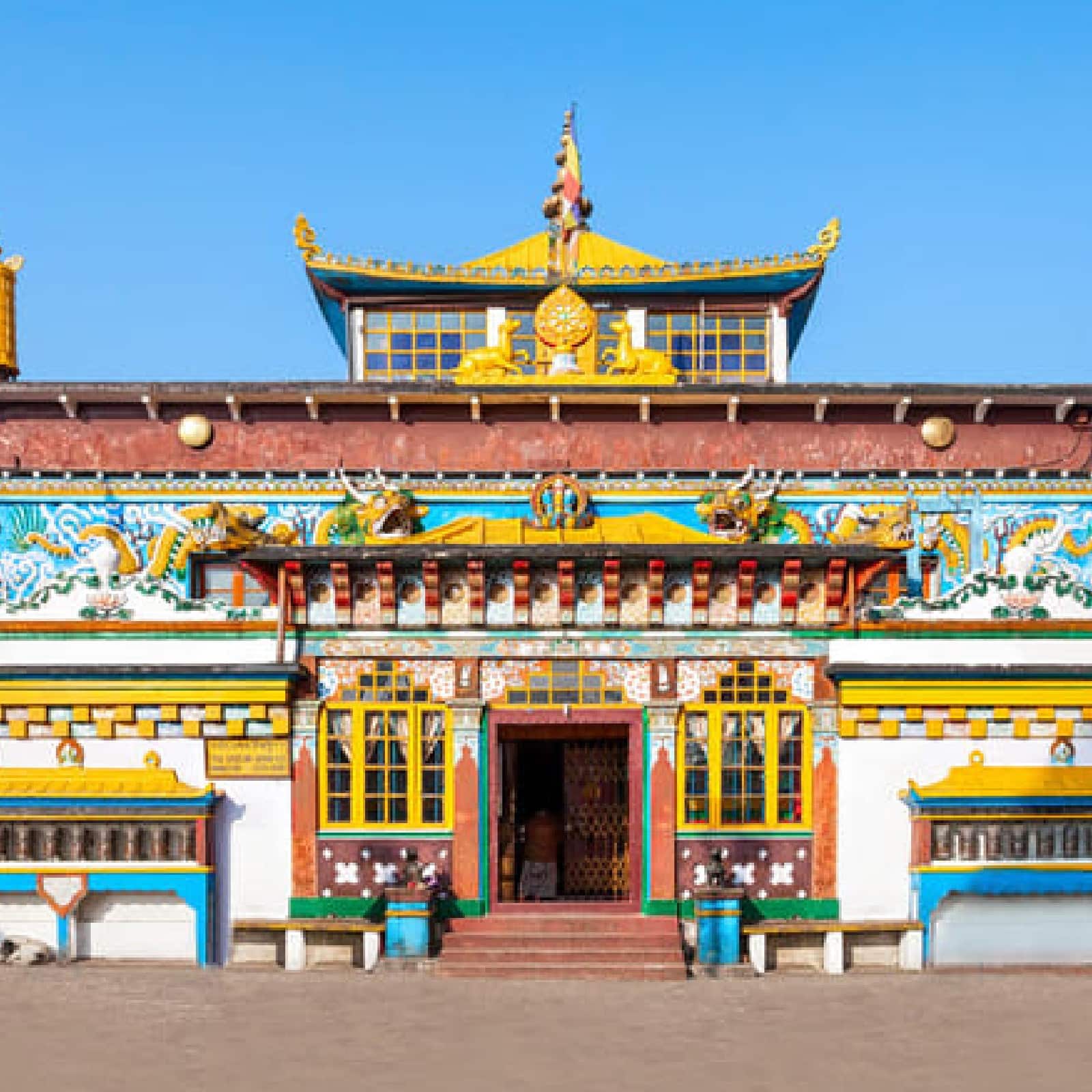 ঘুম মনেস্ট্রি। এটি বহু প্রাচীন একটি গুম্ফা। ১৮৫০ সালে স্থাপিত।