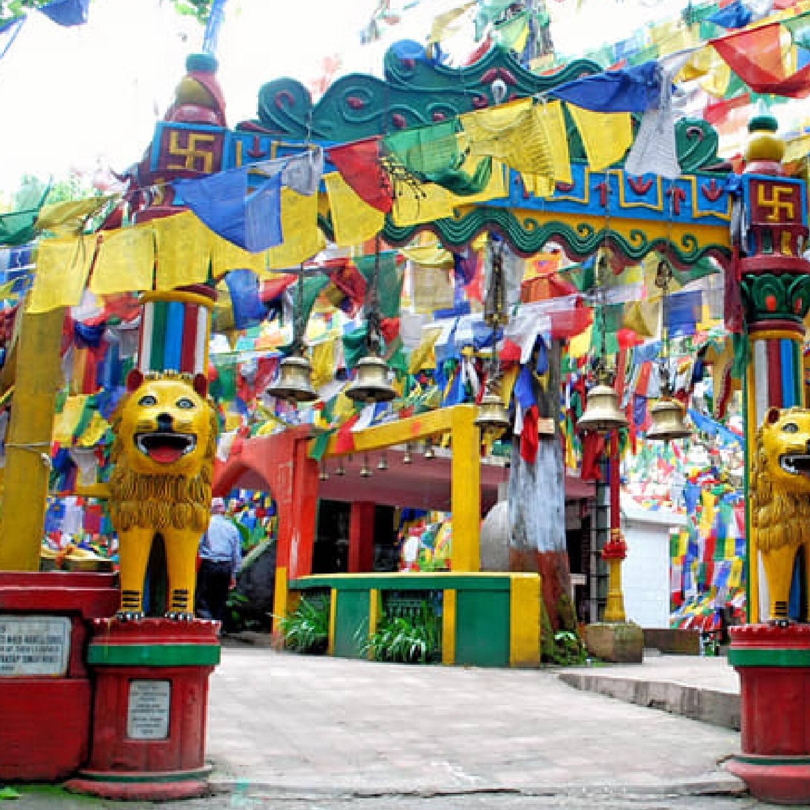 মহাকাল মন্দির। অনেকেই দার্জিলিংয়ের এই মন্দিরে পুজো দেন। 