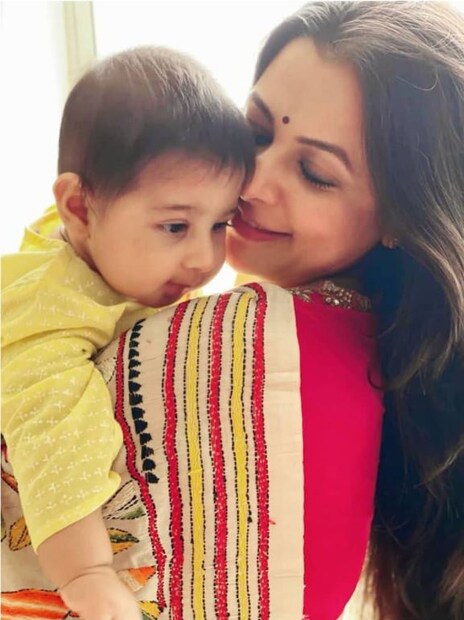 যে কোনও সাক্ষাৎকারে প্রশ্নের উত্তরেও মুগ্ধ করেন কোয়েল। বিতর্ক তাঁকে কখনওই সহজে ছুঁতে পারেনি। অভিনয়ের বাইরে ব্যক্তি কোয়েলকেও তাই পছন্দ অনুরাগীদের। 
