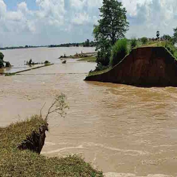 এর আগে জেলেদের জালে নানা সময় নানা অদ্ভূত জিনিস উঠে এসেছে, কিন্তু কখনও জেলেদের জালে বাইক উঠে এসেছে, এমন কাণ্ড কখনও ঘটেছে বলে মনে করতে পারছেন না কেউ।