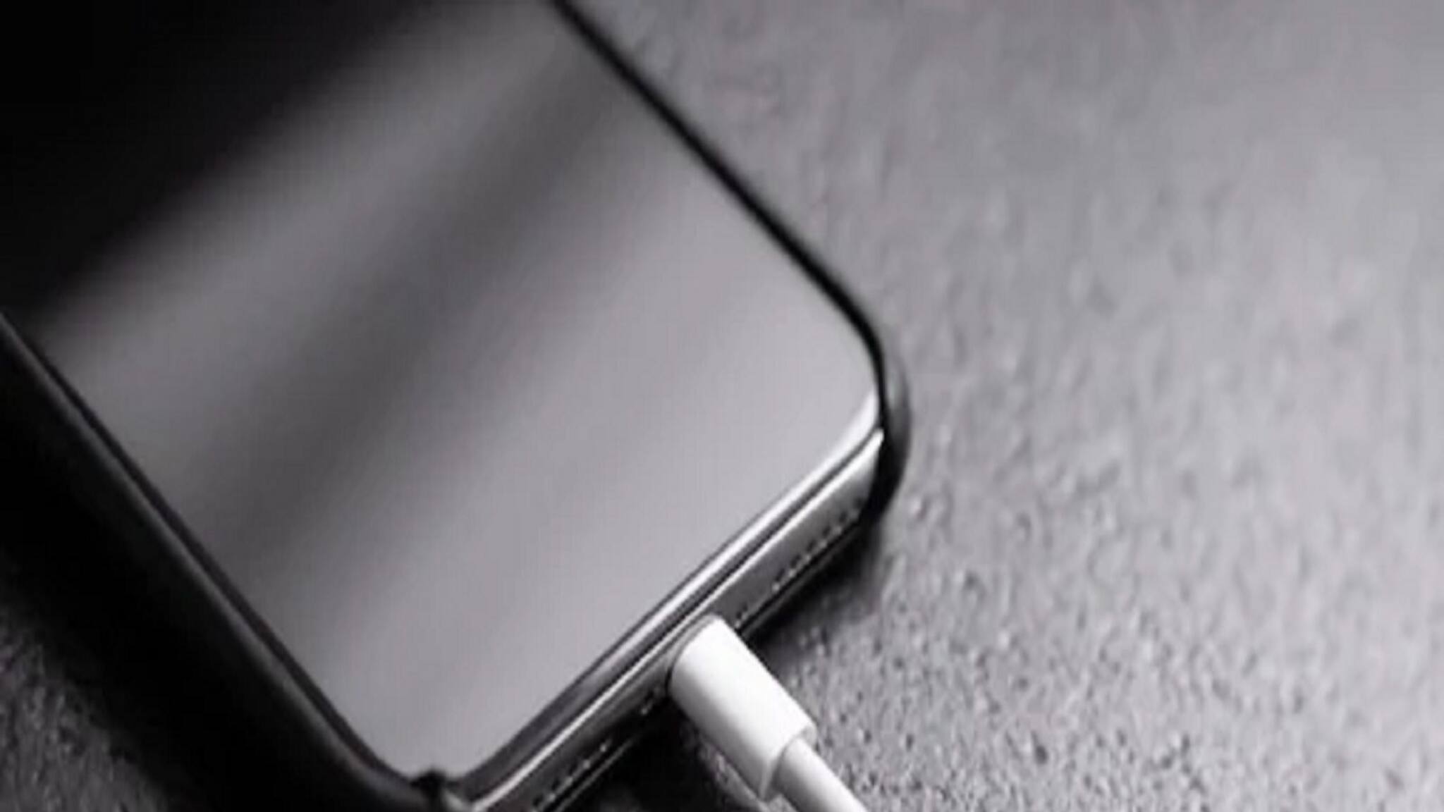 iPhone: শীঘ্রই iPhone-এ আসতে চলেছে USB Type C পোর্ট! কোন চাপের মুখে এই সিদ্ধান্ত, জানুন