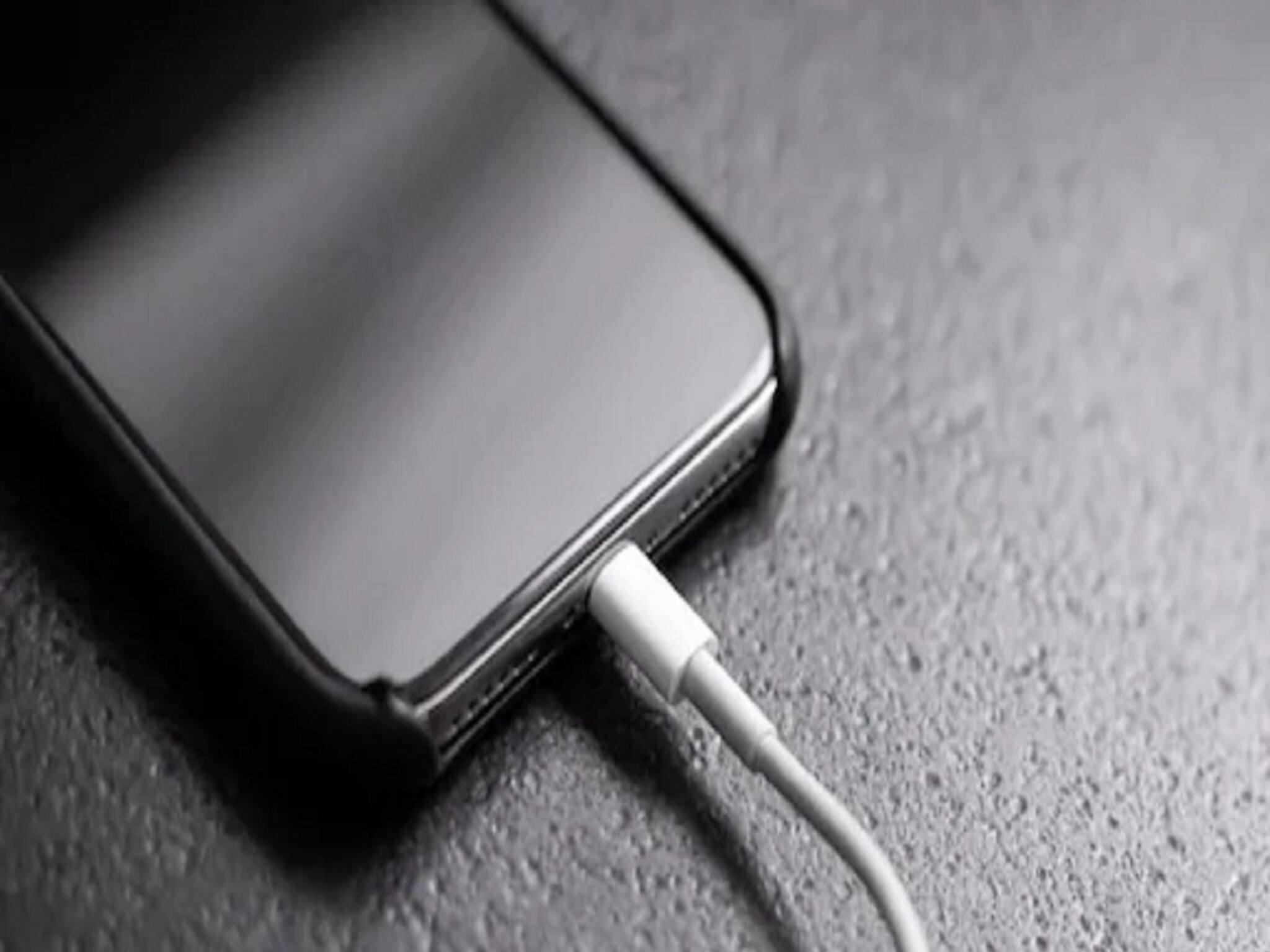 iPhone: শীঘ্রই iPhone-এ আসতে চলেছে USB Type C পোর্ট! কোন চাপের মুখে এই সিদ্ধান্ত, জানুন