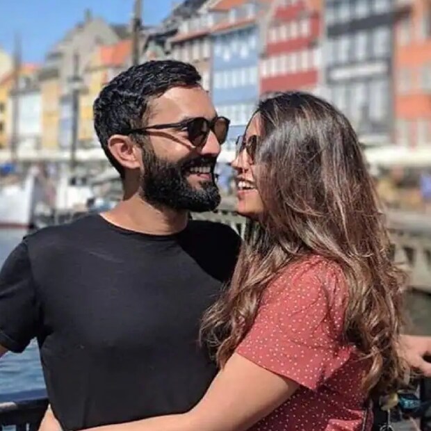 এবার আইপিএলে আরসিবির হয়ে খেলছেন দীনেশ কার্তিক। দুর্দান্ত ফর্মে রয়েছেন তিনি। তাঁর স্ত্রী দীপিকাও আন্তর্জাতিক মঞ্চে দেশকে গর্বিত করলেন এবার।