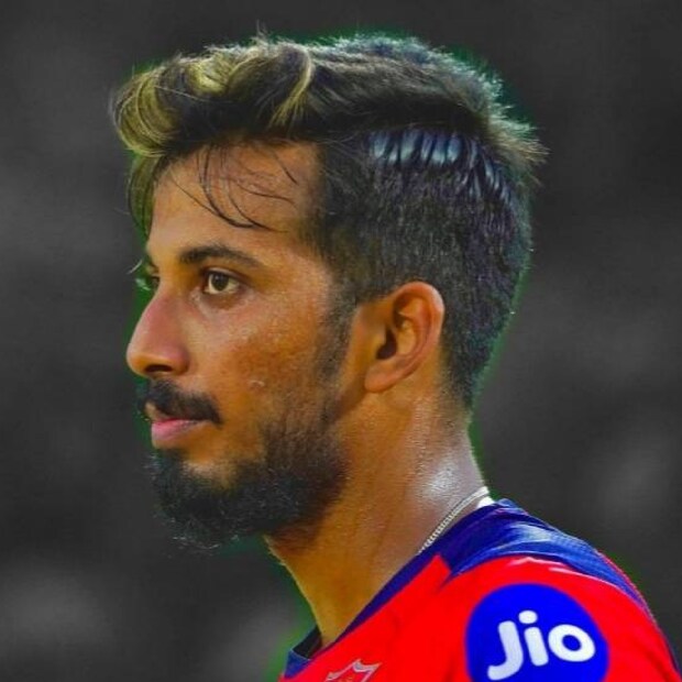 পঞ্জাব কিংসের জার্সি গায়ে এখনও মাঠে নামেননি বাংলার পেসার ঈশান পোড়েল। নামতে পারেননি ঋত্ত্বিক চট্টোপাধ্যায়ও।