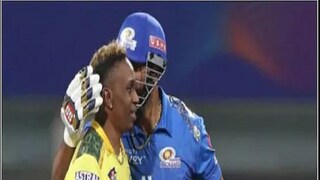 Kierron Pollard kisses Dwayen Bravo during IPL 2022 match - (IPL Instagram) Kierron Pollard kisses Dwayen Bravo during IPL 2022 match - (IPL Instagram)